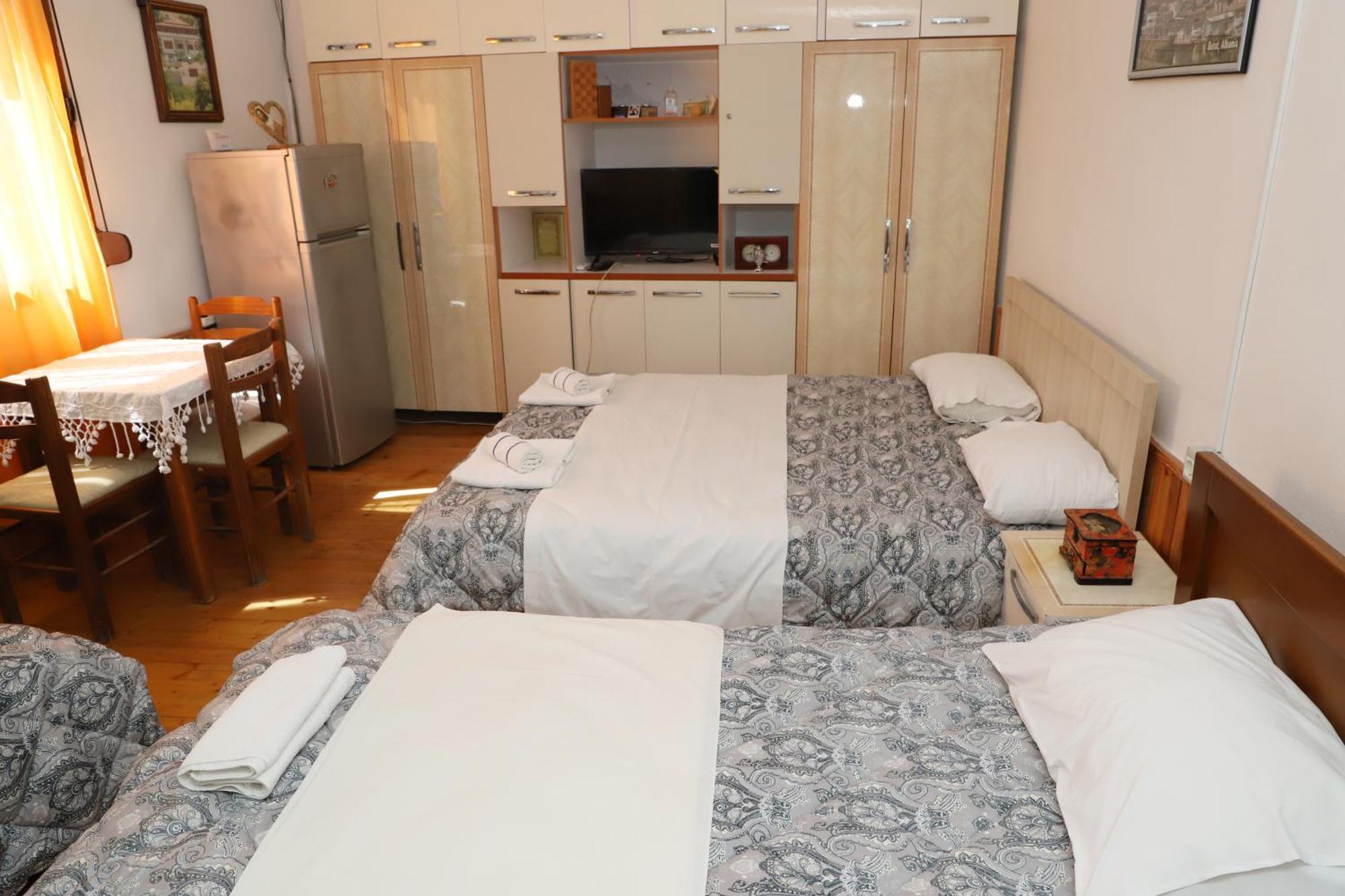 Elvi Aerd Apartment Berat Buitenkant foto