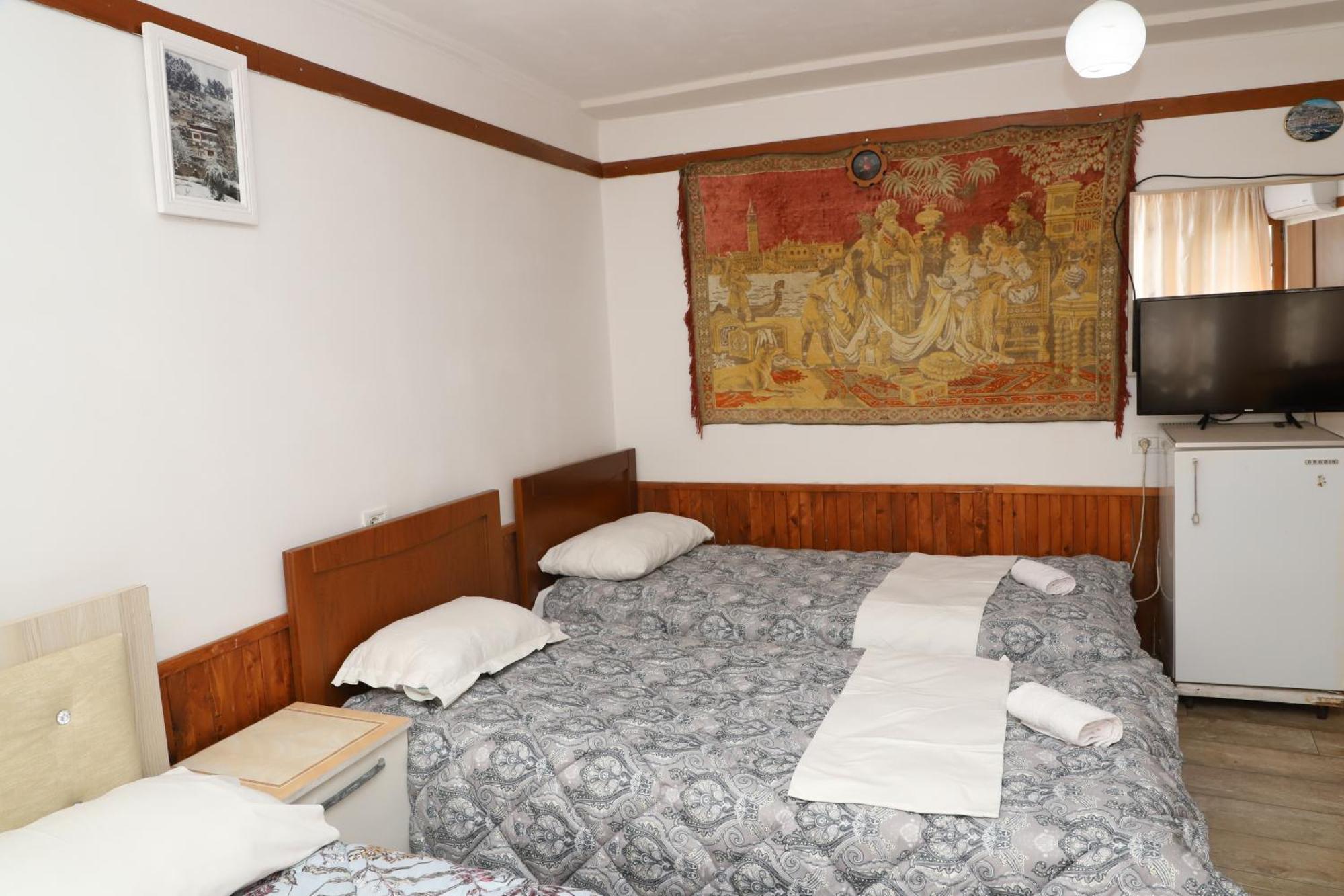 Elvi Aerd Apartment Berat Buitenkant foto